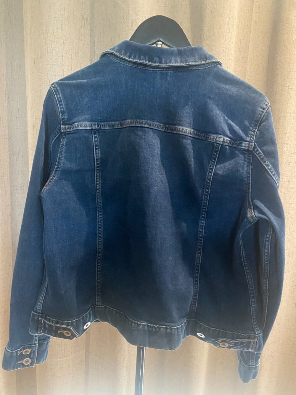 Liz Claiborne women's vintage dark wash blue denim trucker jacket in a size L - Picture 3 of 5